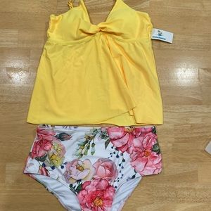 Beachsissi - Cute girl twist front flower print tankini set medium